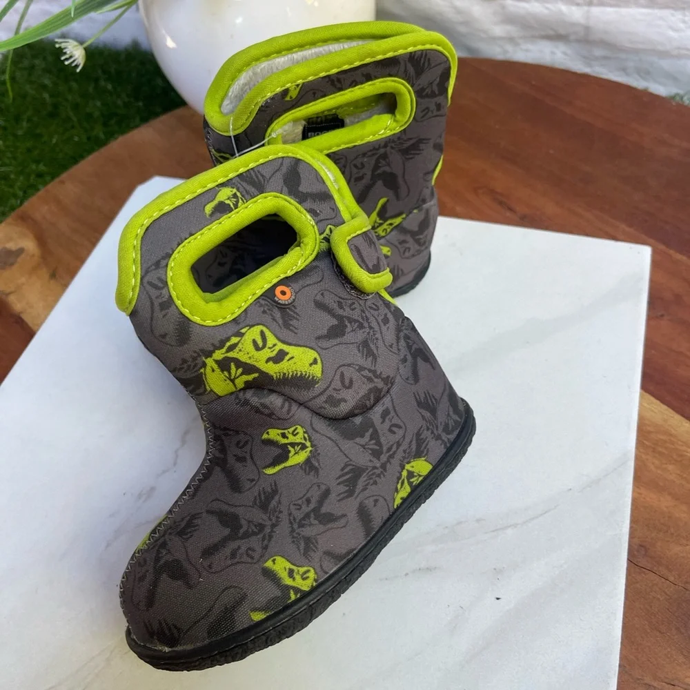 BOGS Waterproof insulated waterproof Dinosaur boots 5 NWT